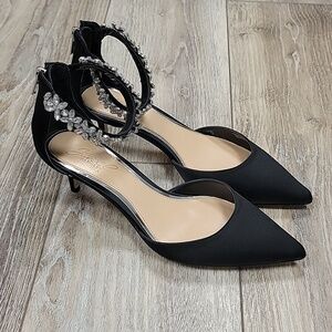 Jewel Badgley Mischka Size 7 1/2 Robles Kitten Heel Evening Pumps in Black NEW